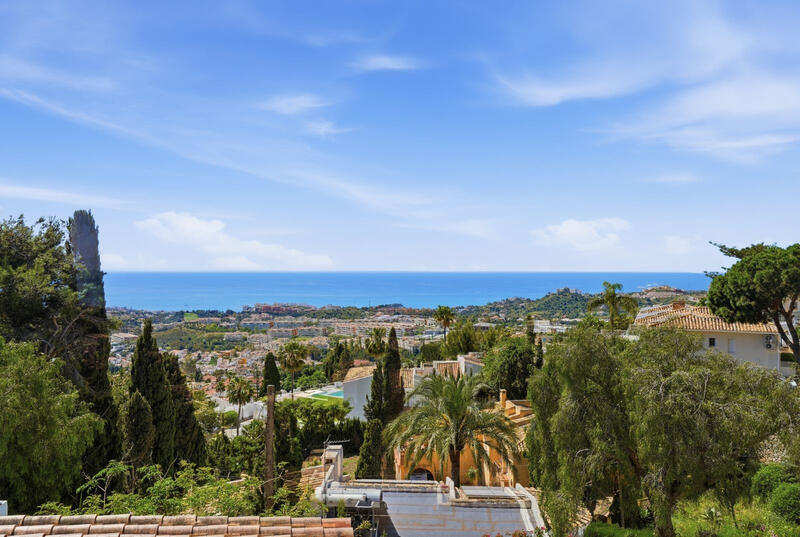 Villa for sale in Benalmadena, Málaga