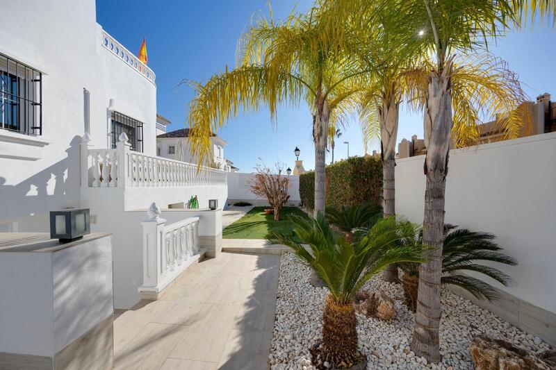 4 bedroom Townhouse for sale