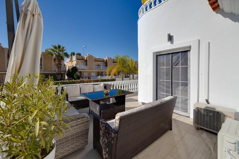 4 bedroom Townhouse for sale