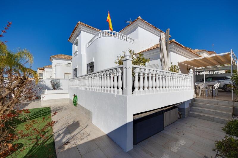 4 bedroom Townhouse for sale