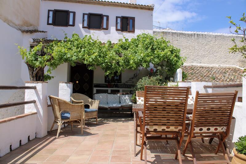 4 bedroom Townhouse for sale