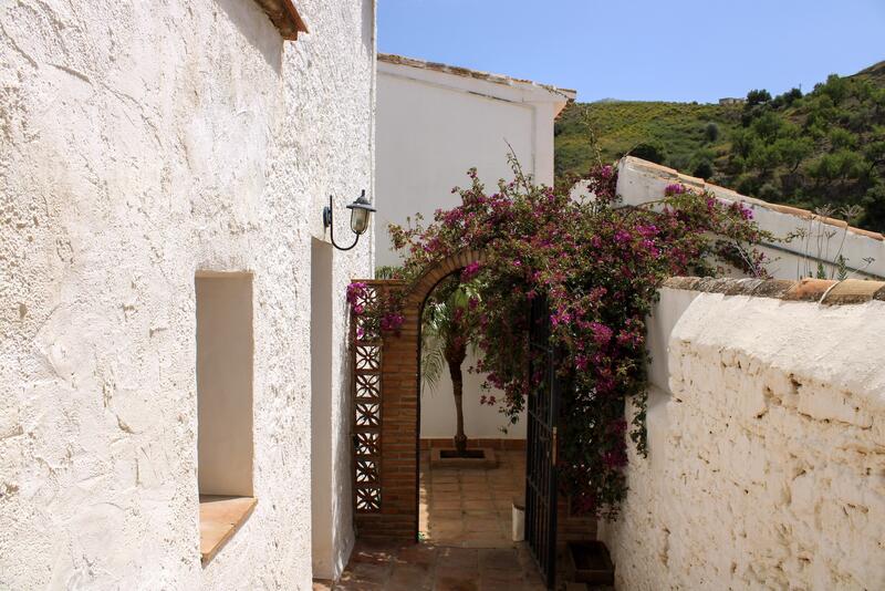 4 bedroom Townhouse for sale