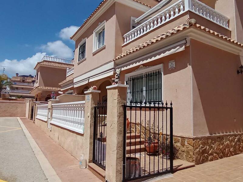 3 bedroom Townhouse for sale