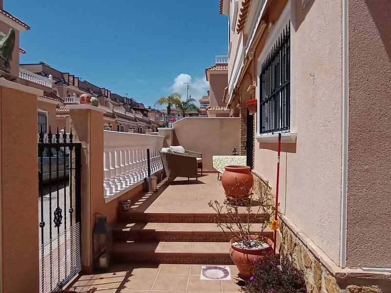 3 bedroom Townhouse for sale