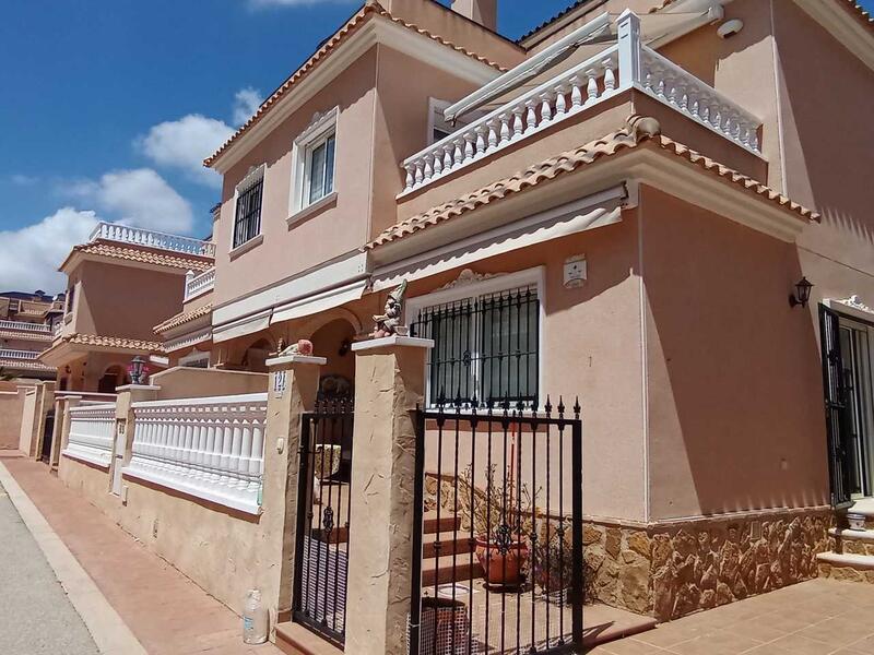 3 bedroom Townhouse for sale