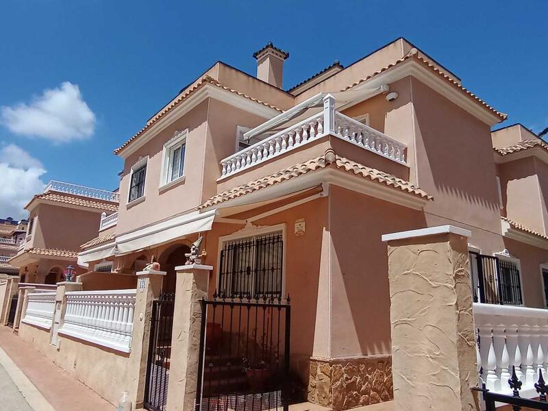 3 bedroom Townhouse for sale