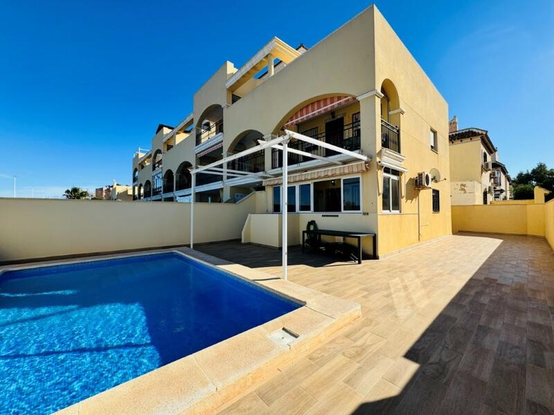 Apartamento en venta en La Mata, Alicante