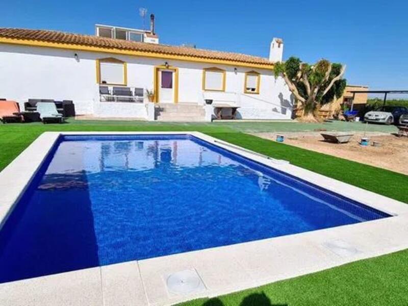 Villa for sale in San Miguel de Salinas, Alicante