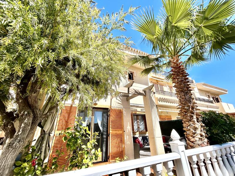 2 soverom Rekkehus til salgs i Playa Flamenca, Alicante