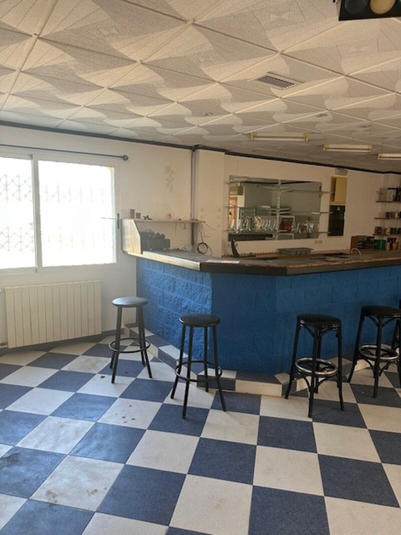3 bedroom Commercial Property for sale