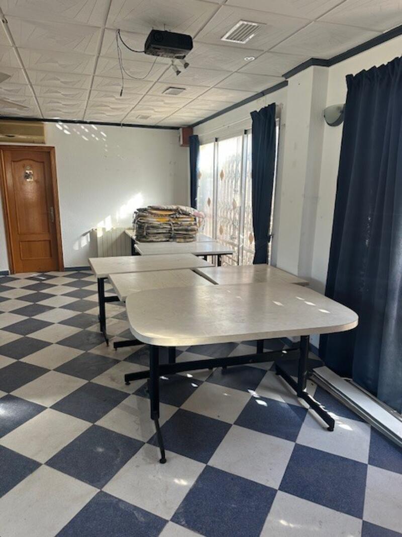 3 bedroom Commercial Property for sale