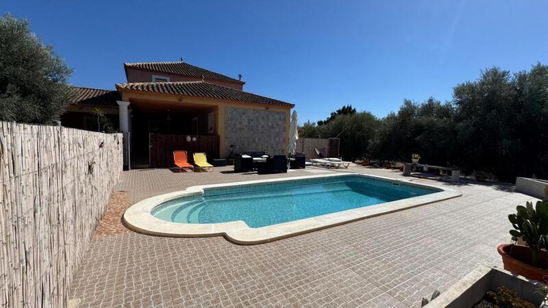 6 bedroom Country House for sale
