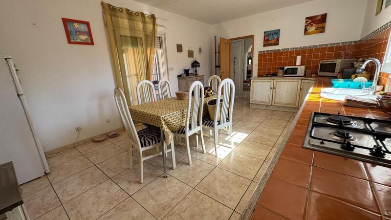 6 bedroom Country House for sale