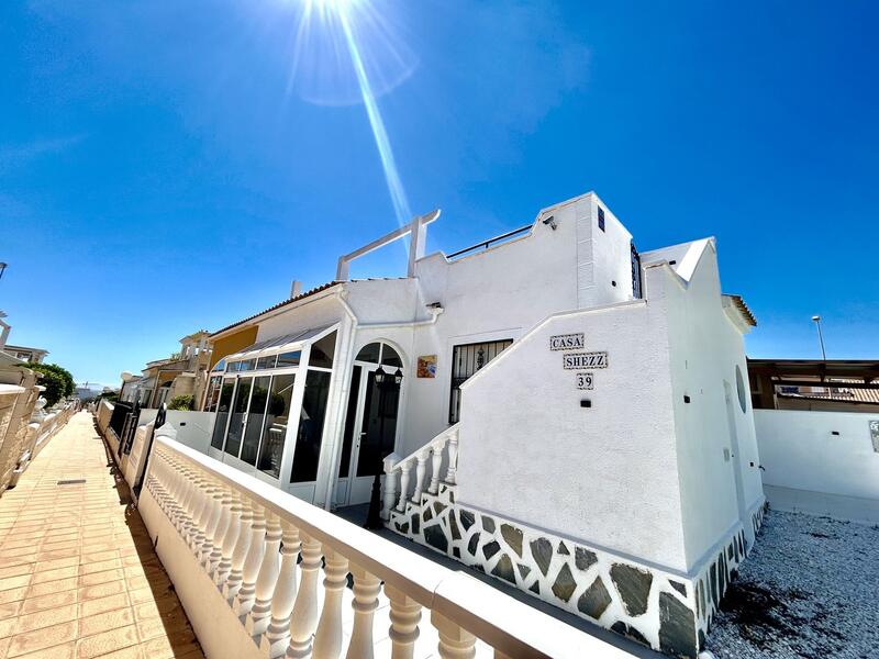 2 slaapkamer Gezinswoning Te koop in Punta Prima, Alicante