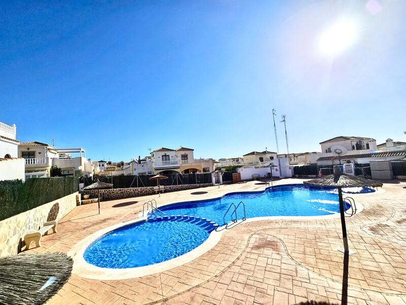2 slaapkamer Gezinswoning Te koop in Punta Prima, Alicante
