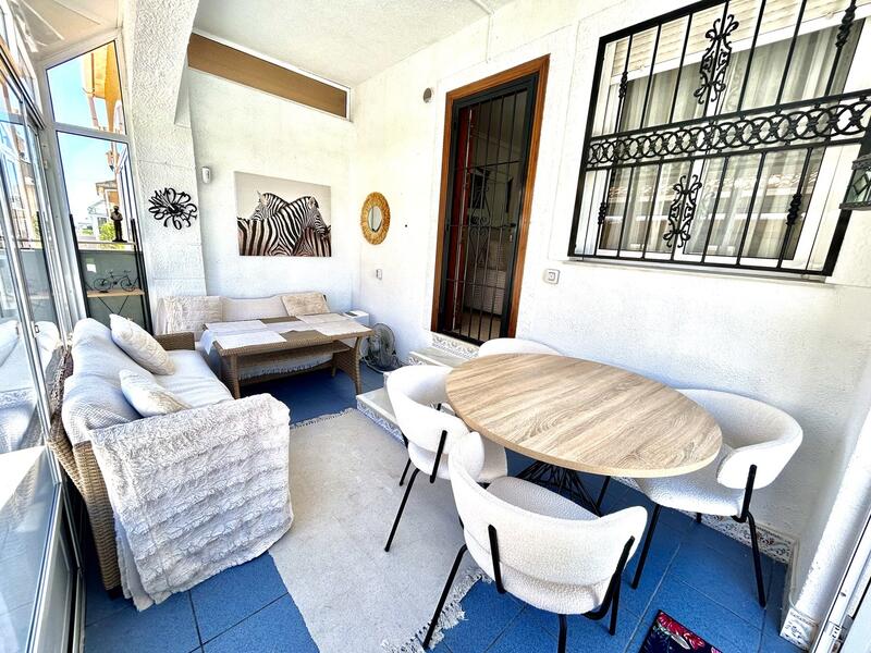 2 slaapkamer Gezinswoning Te koop in Punta Prima, Alicante