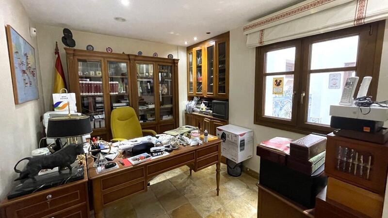 4 slaapkamer Gezinswoning Te koop