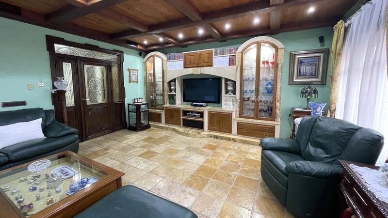 4 slaapkamer Gezinswoning Te koop