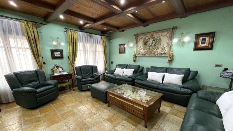 4 slaapkamer Gezinswoning Te koop