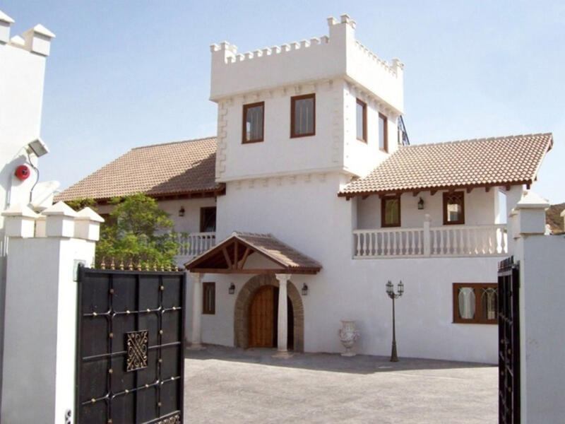 7 Cuarto Villa en venta