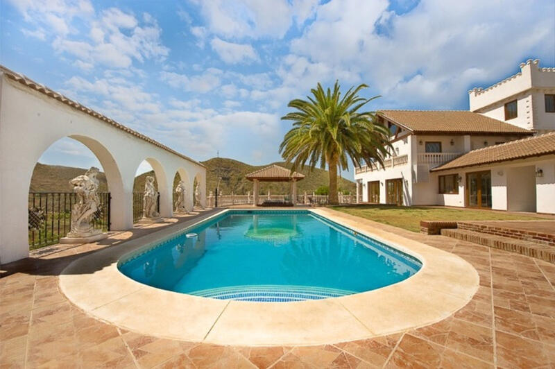 7 Cuarto Villa en venta