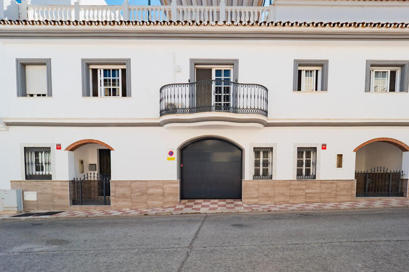 6 bedroom Townhouse for sale 6 bedroom Townhouse for sale