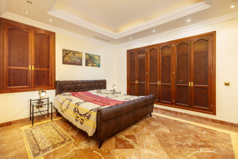8 Cuarto Villa en venta