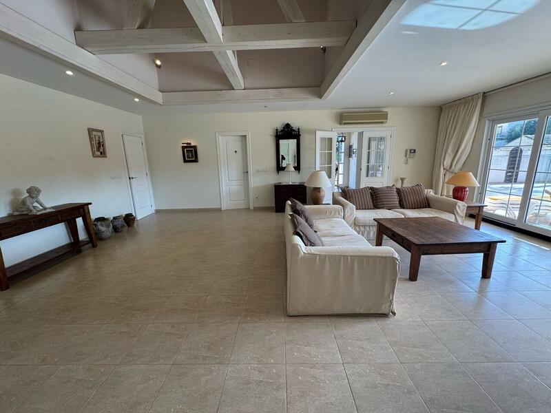 4 Cuarto Villa en venta