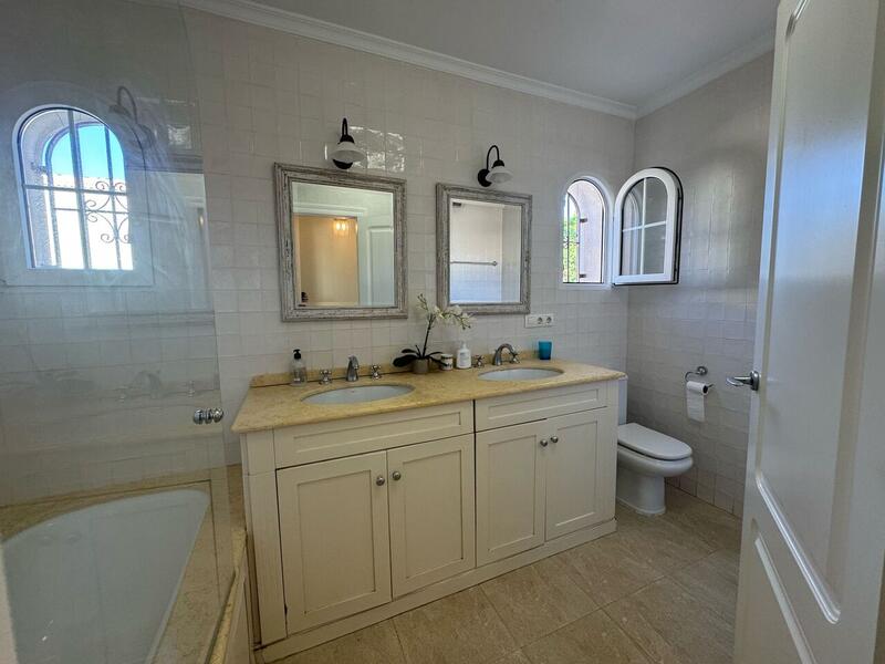 4 Cuarto Villa en venta