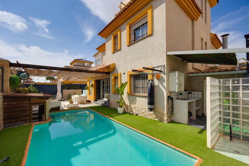 Villa en venta en Los Montesinos, Alicante