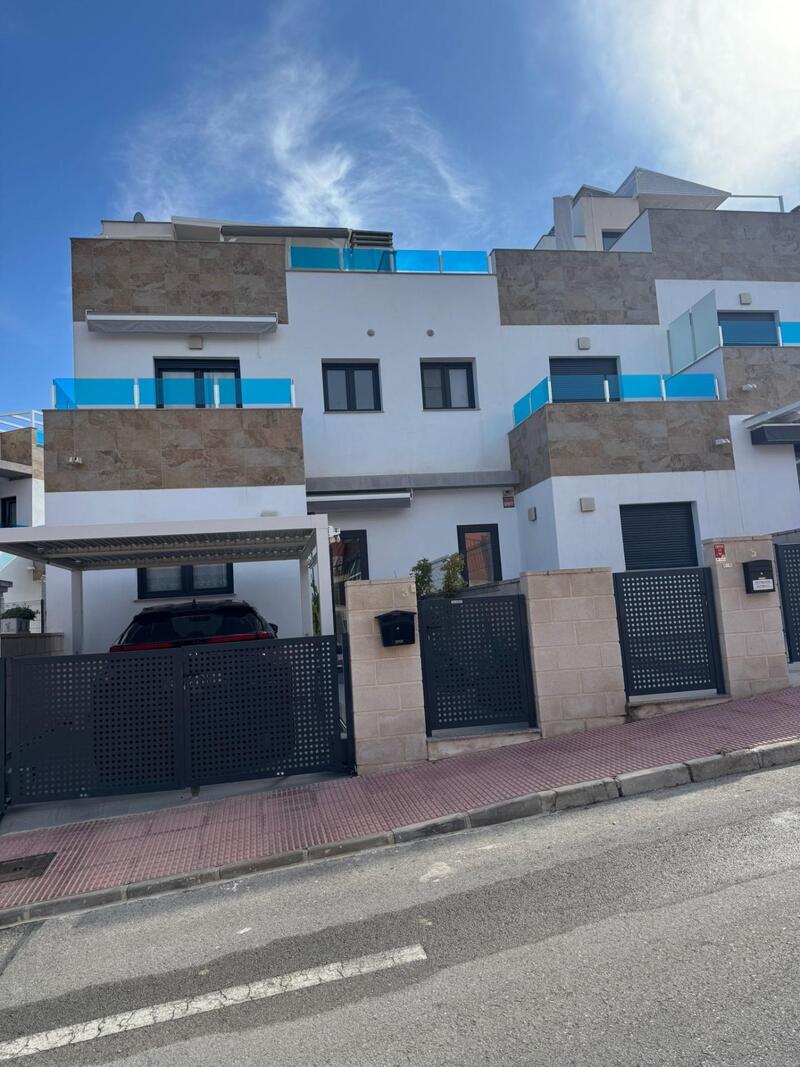 3 Cuarto Adosado en venta