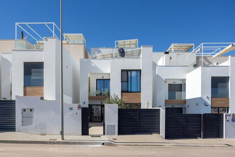 3 bedroom Townhouse for sale