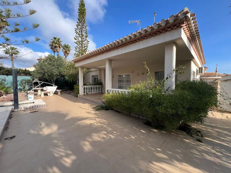 3 soveværelse Villa til salg i Playa Flamenca, Alicante