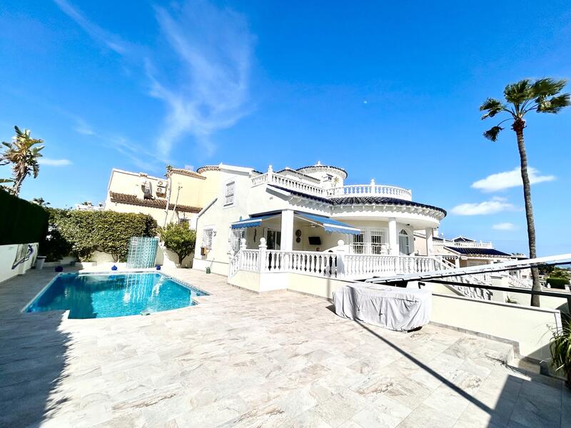 Villa en venta en Pinar de Campoverde, Alicante