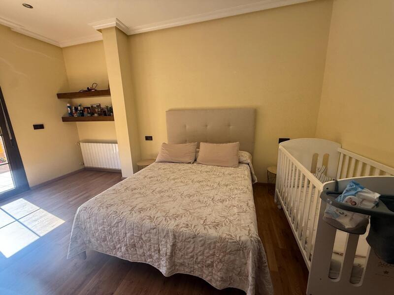 3 slaapkamer Gezinswoning Te koop