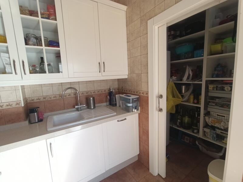 4 Schlafzimmer Stadthaus zu verkaufen