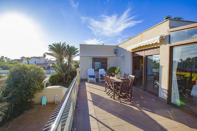 9 Cuarto Villa en venta