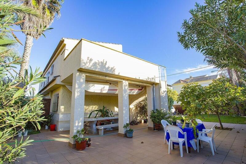 9 Cuarto Villa en venta