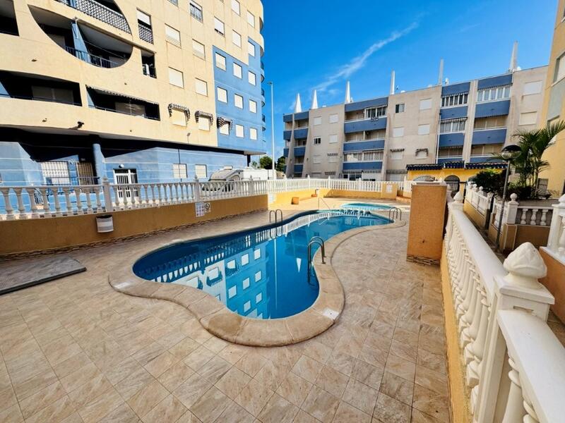 Apartamento en venta en La Mata, Alicante