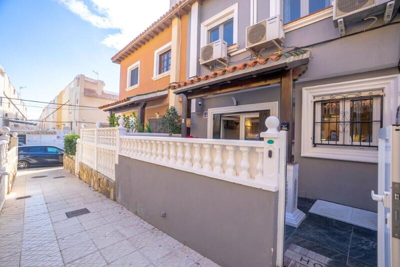 2 chambre Maison de Ville à vendre dans Torrevieja, Alicante