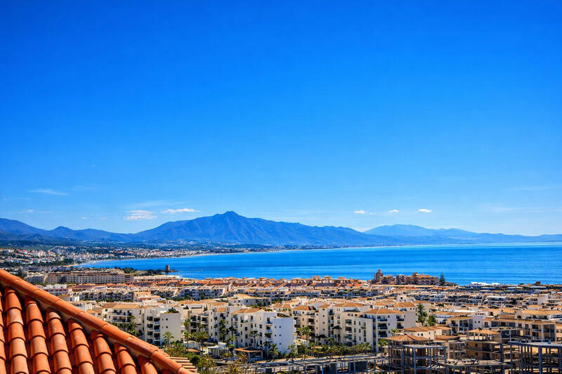 3 bedroom Apartment for sale in La Duquesa, Málaga