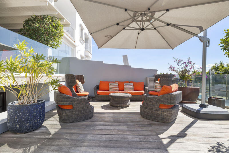 5 bedroom Townhouse for sale