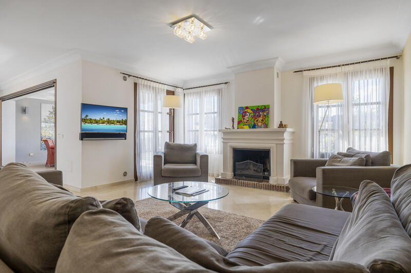 5 bedroom Townhouse for sale