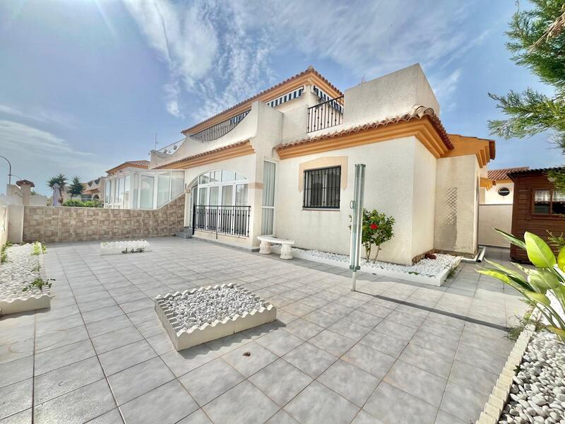 Duplex zu verkaufen in Orihuela Costa, Alicante