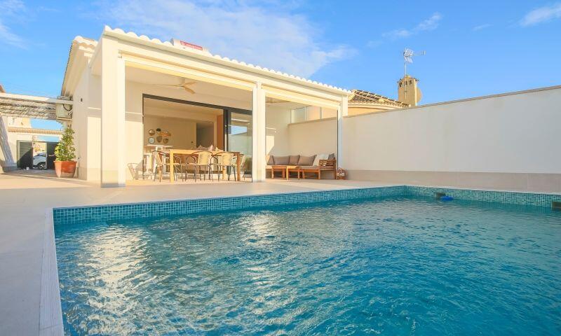 3 спальная комната вилла продается в Torrevieja, Alicante