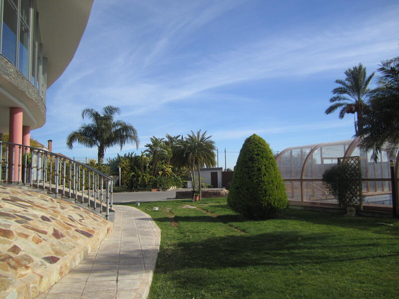5 спальная комната вилла продается в Los Montesinos, Alicante