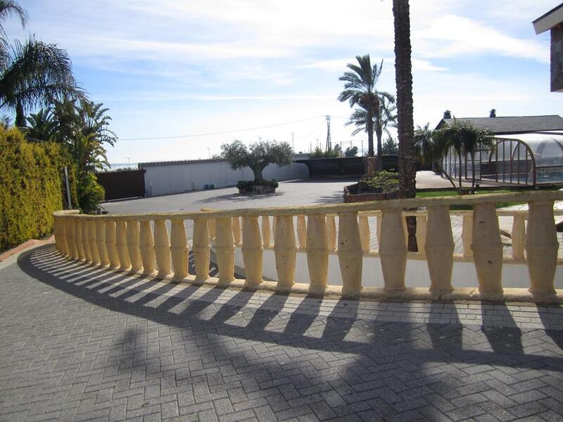 5 спальная комната вилла продается в Los Montesinos, Alicante