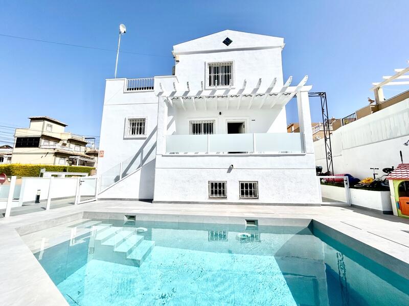 Villa à vendre dans Villamartin, Alicante