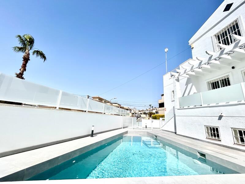 5 chambre Villa à vendre dans Villamartin, Alicante