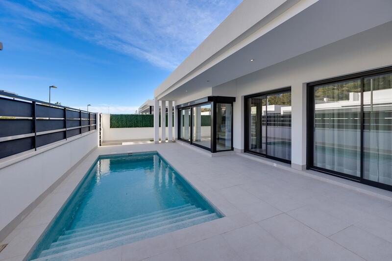 Villa à vendre dans Pinar de Campoverde, Alicante